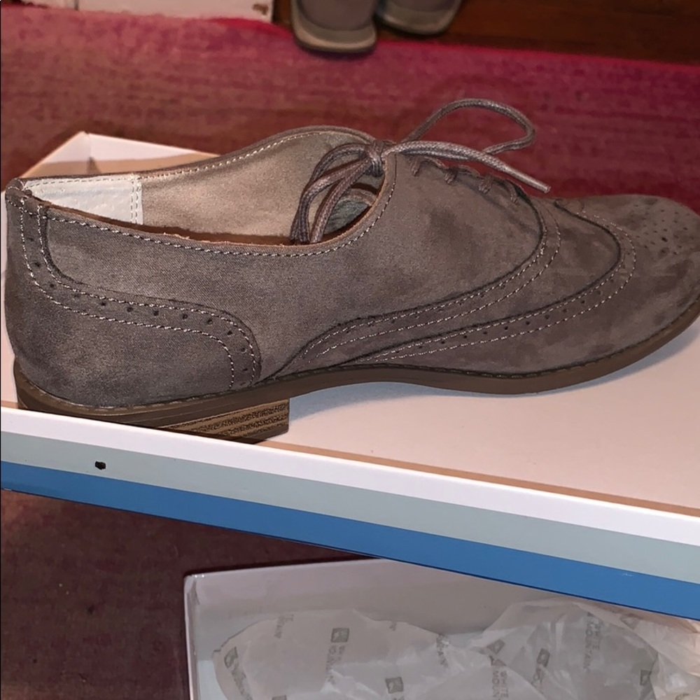 White Mountain size 8.5 Women Oxford-type Shoes